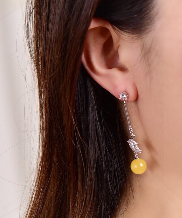 Natural Baltic mineral honey thread, chicken oil yellow 👍 Paired with 925 sterling silver accessories, the honey wax has a diameter of approximately 8.5mm, making it charming and elegant. 1020759