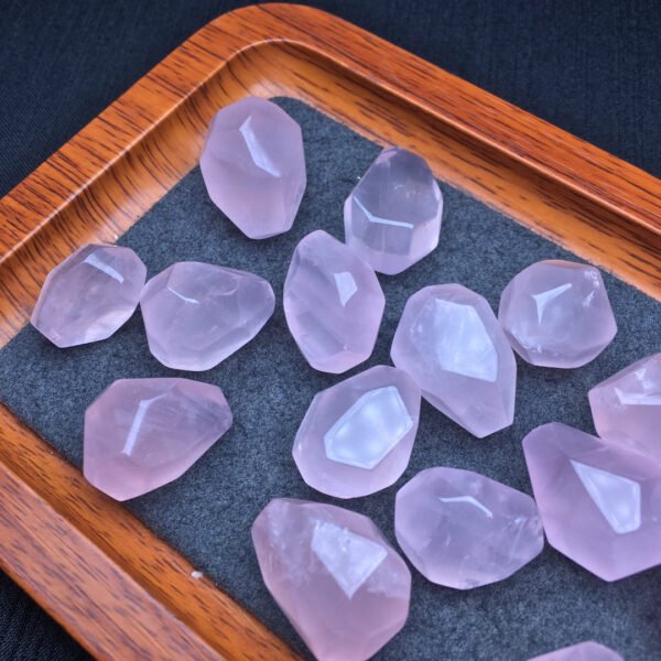 Powder crystal shaped small piece 💕 Specification 14mm ✨ one million twenty-two thousand and twenty-nine