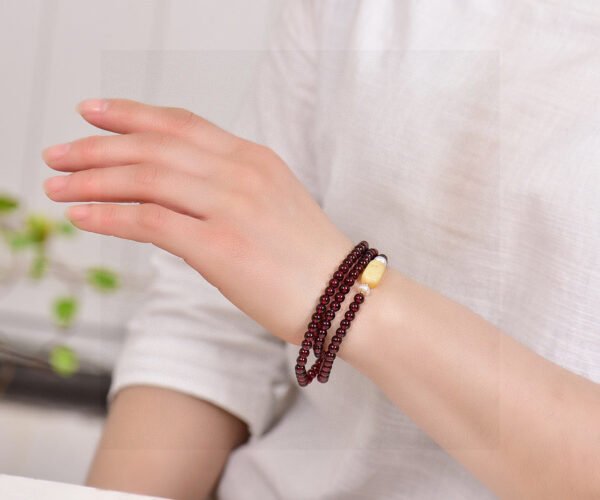 Exclusive design 👍 Natural Wine Red Garnet Three Ring Bracelet, with bead diameters of 4.8 to 4.9 millimeters2410135624
