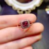 The pure natural magnesium aluminum garnet ring is shipped with a main stone size of 5mm,2510110246