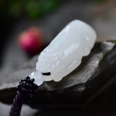 The natural Hotan Jade sheep fat jade mythical wild animal pendant! Pendant size: 39.7/19.2/14mm2710289164