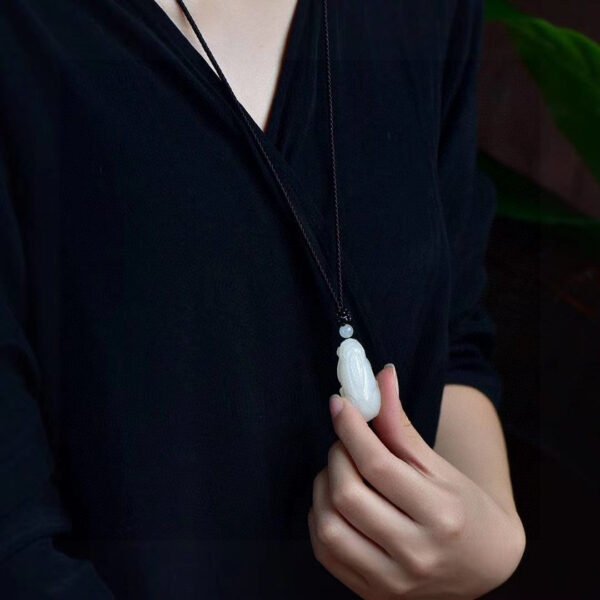 The natural Hotan Jade sheep fat jade mythical wild animal pendant! Pendant size: 39.7/19.2/14mm2710289164