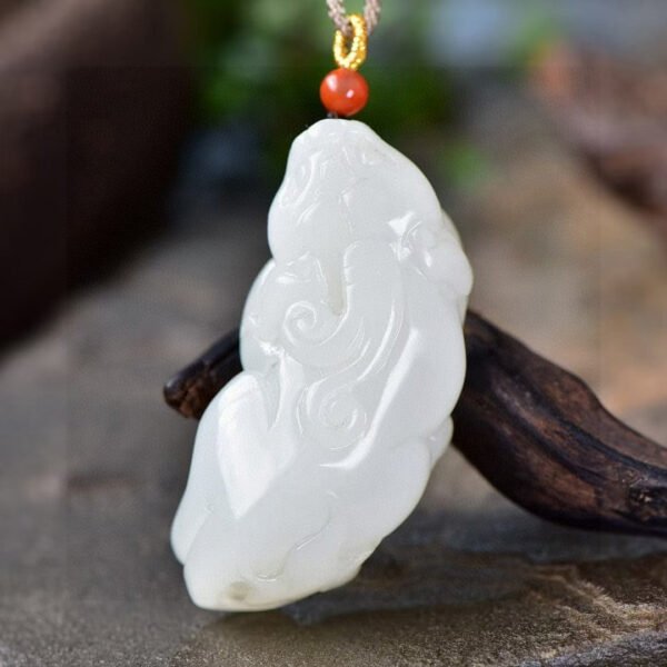 The natural Hotan Jade sheep fat jade mythical wild animal pendant! Pendant size: 52.9 * 24.2 * 17.2mm2710359147