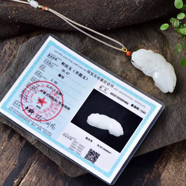 The natural Hotan Jade sheep fat jade mythical wild animal pendant! Pendant size: 52.9 * 24.2 * 17.2mm2710359147