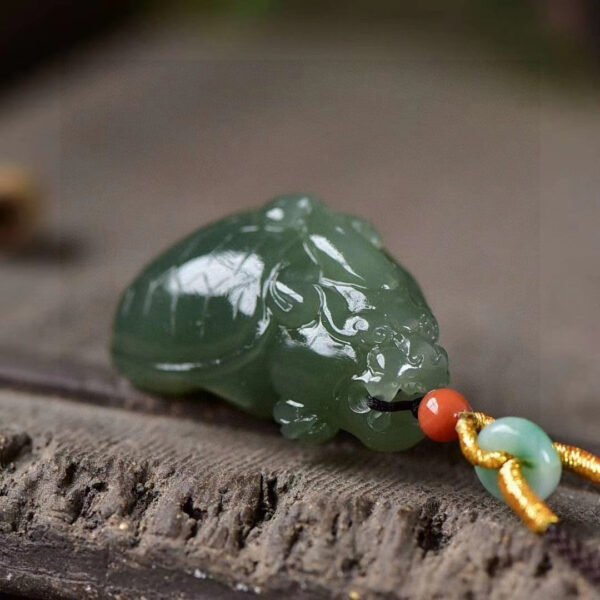 Natural selection of Hetian Jade Dragon Turtle Pendant, the size of the pendant is about 40 * 26.1 * 19.4mm2710159461
