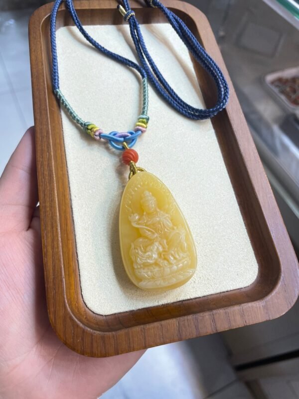 Chicken oil yellow honey wax Guanyin pendant, size 48.7x29.1x14.5mm, weight 13.01g left2710690315