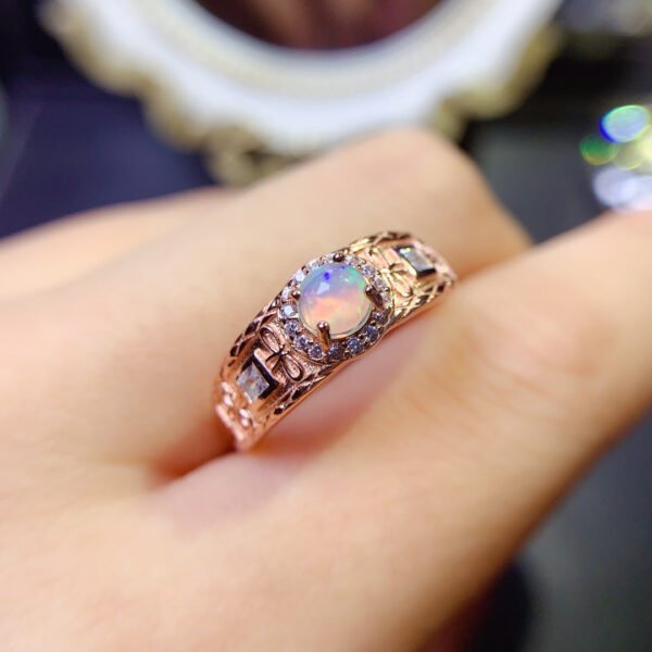 Pure natural dazzling white opal ring, with a main stone size of 5mm round2810110189