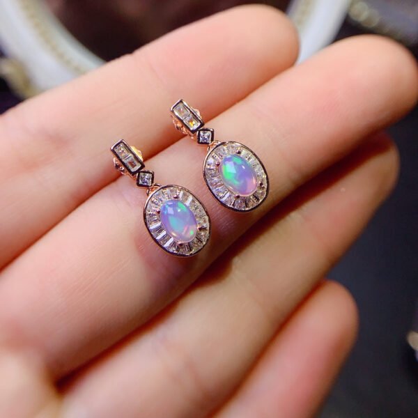 Pure natural dazzling white opal earrings, with a main stone size of 4 * 6mm0211110156