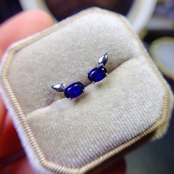 Natural Sri Lankan unburned sapphire earrings, main stone size 4 * 6mm0211170144