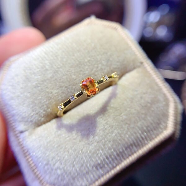 Natural Sri Lankan unburned colored sapphire ring, with a main stone size of 3 * 4mm squ0211090155are