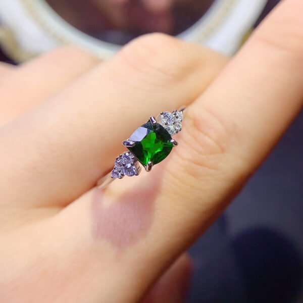 Natural diopside ring, with a main stone size of 6mm square0411140568