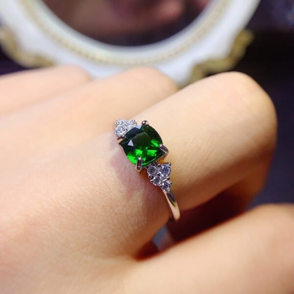 Natural diopside ring, with a main stone size of 6mm square0411140568