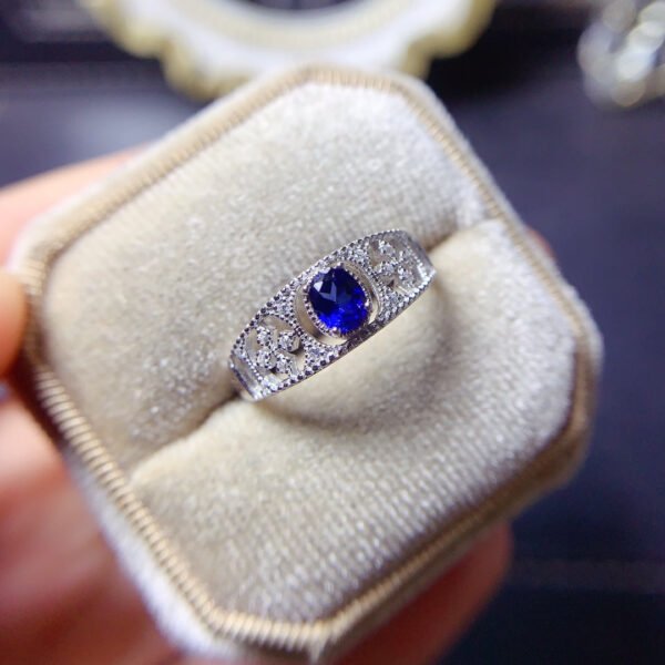 Natural sapphire ring, main stone 4 * 5mm0411130169