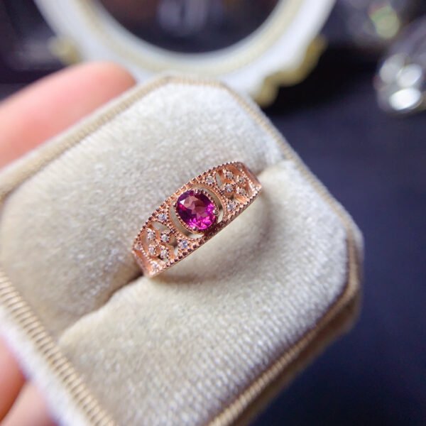 Pure natural magnesium aluminum garnet ring, with a main stone size of 4 * 5mm0411095495