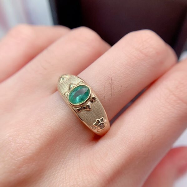 Pure natural Colombian emerald ring, main stone size 4 * 6mm0411190564
