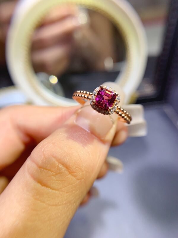 Pure natural magnesium aluminum garnet ring, with a main stone size of 6mm,0811130262