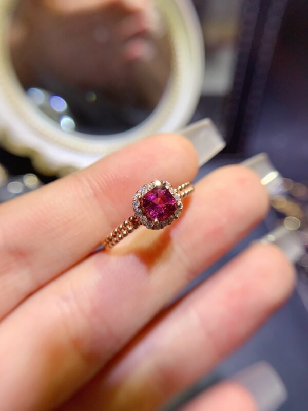 Pure natural magnesium aluminum garnet ring, with a main stone size of 6mm,0811130262