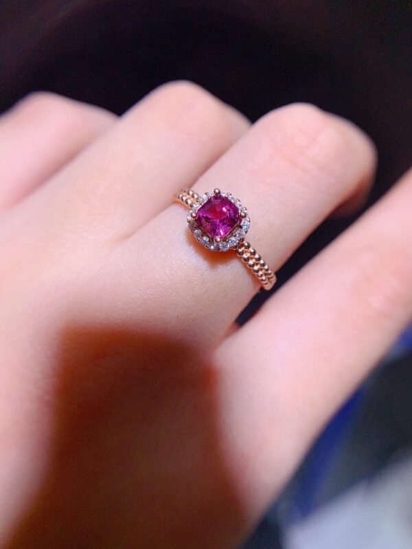 Pure natural magnesium aluminum garnet ring, with a main stone size of 6mm,0811130262