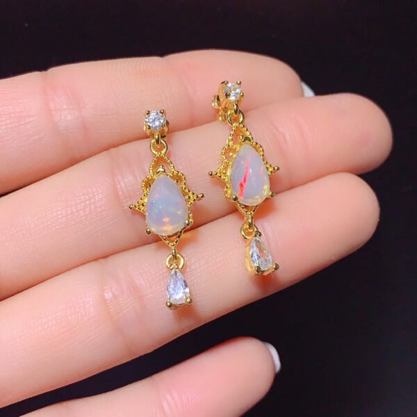 Pure natural dazzling white opal earrings, with a main stone size of 6 * 8mm0811140512