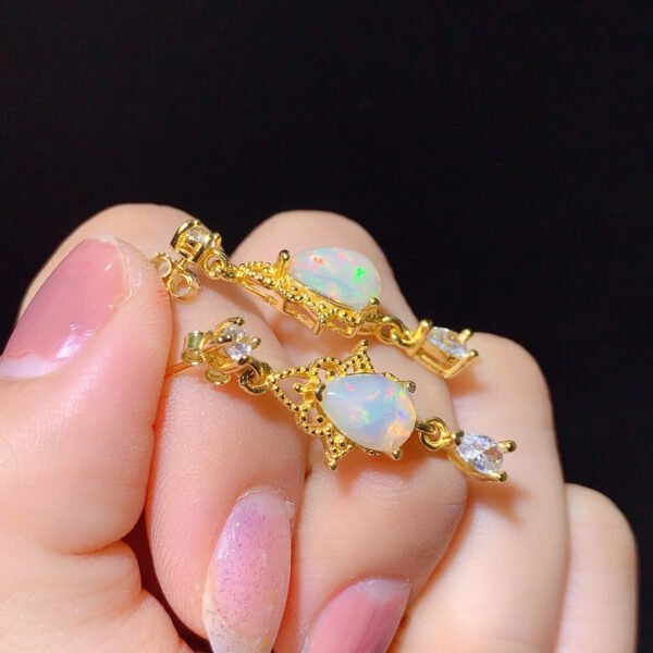 Pure natural dazzling white opal earrings, with a main stone size of 6 * 8mm0811140512