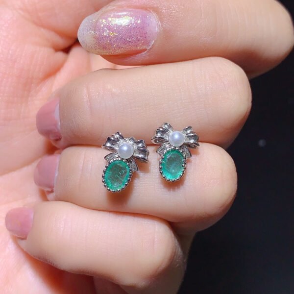 Pure natural Columbia emerald earrings, main stone size 4 * 5mm0811199546