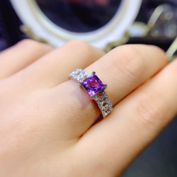 Natural Brazilian amethyst ring, with a main stone size of 6mm square1110099166