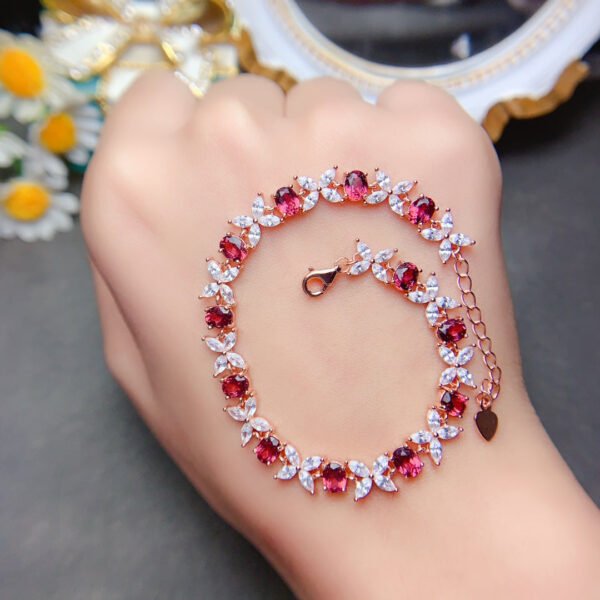 Pure natural magnesium aluminum garnet bracelet, main stone size 4 * 5mm1110350126