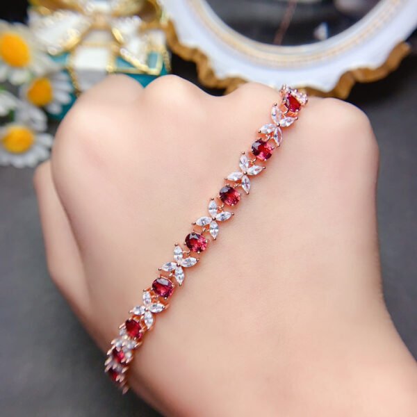 Pure natural magnesium aluminum garnet bracelet, main stone size 4 * 5mm1110350126