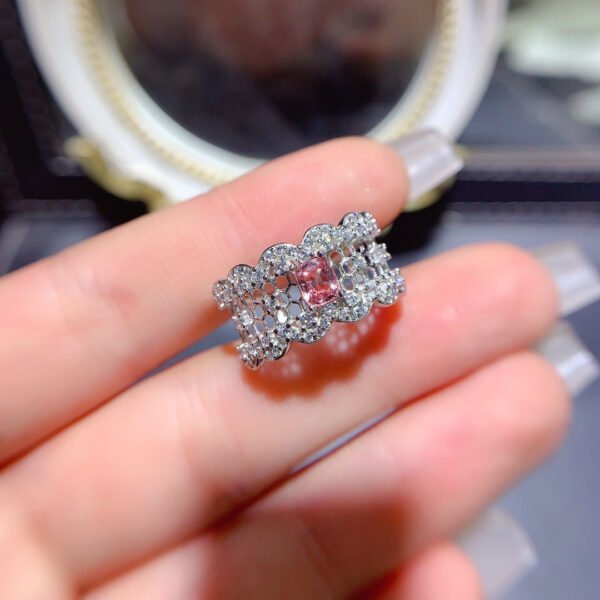 Pure natural Myanmar unburned spinel ring, with a main stone size of 4 * 5mm1112190588