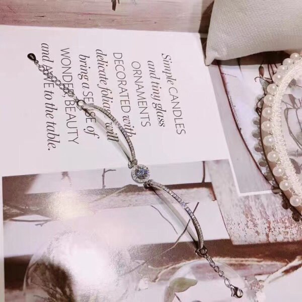 Classic Mosan diamond bracelet, main stone about 1 carat, round 6.5mm1114130462