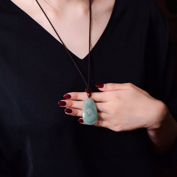 The naturally selected Hetian Yuengong pendant has a size of about 49.6 * 27.6 * 8.8mm.1114119822