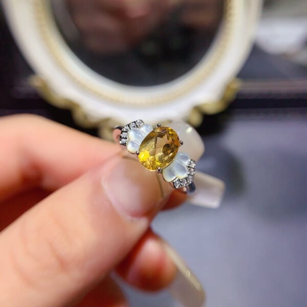 Pure natural yellow crystal ring, main stone 7 * 9mm1116120188