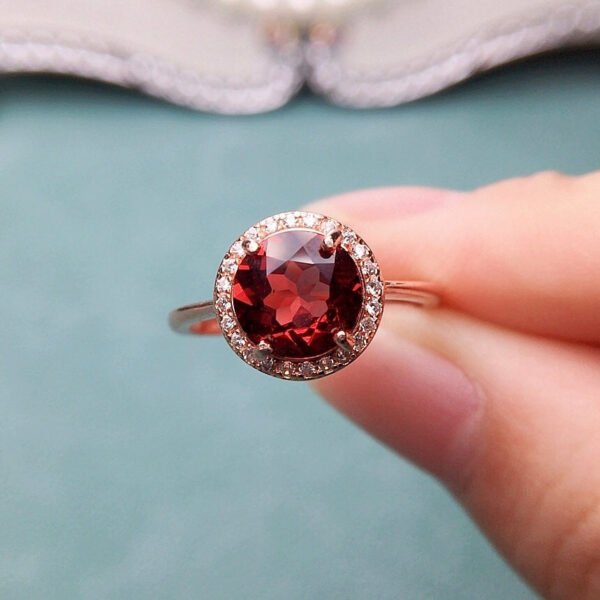 Pure natural Mozambique garnet ring, with a main stone size of 8mm round.1117115466