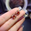 Pure natural Fenda garnet earrings, with a main stone size of 5mm.1117130599